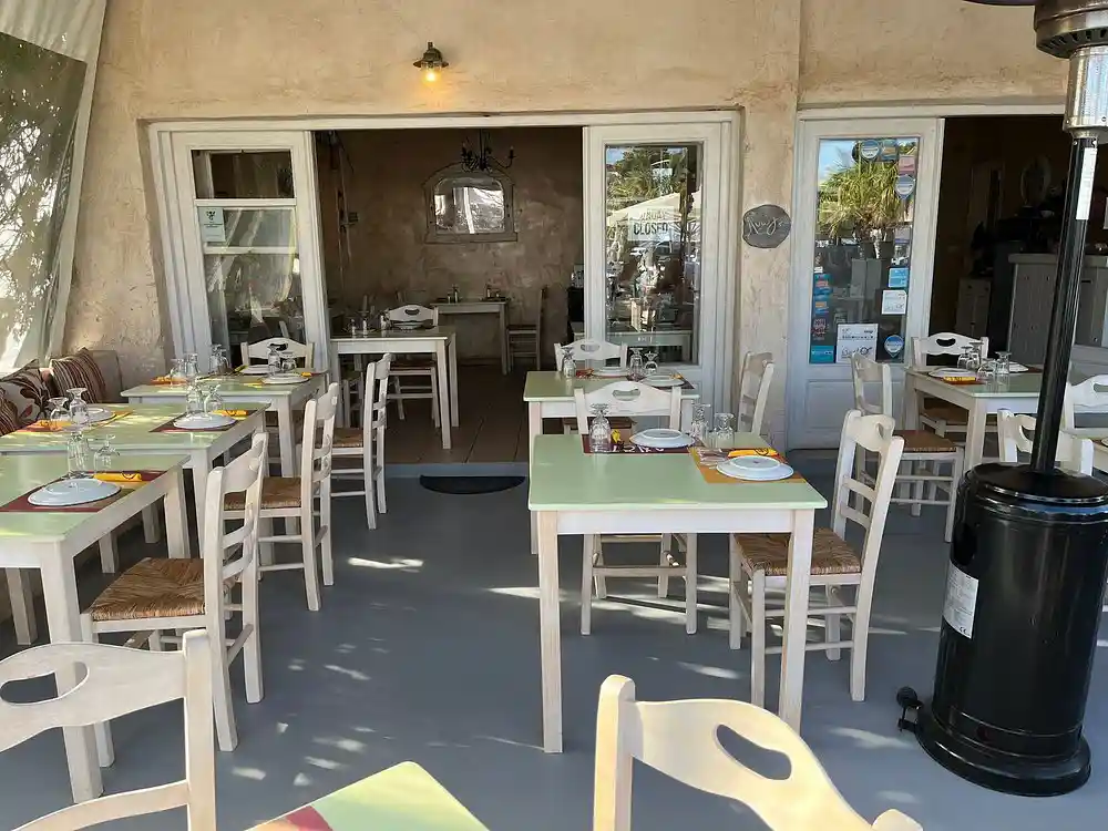 Traditional Greek Restaurant in Ssntorini